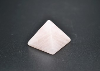 Пирамида "Розовый кварц" 30 мм.
